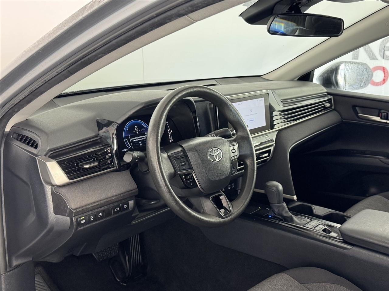Toyota Camry Hybrid XLE 2025