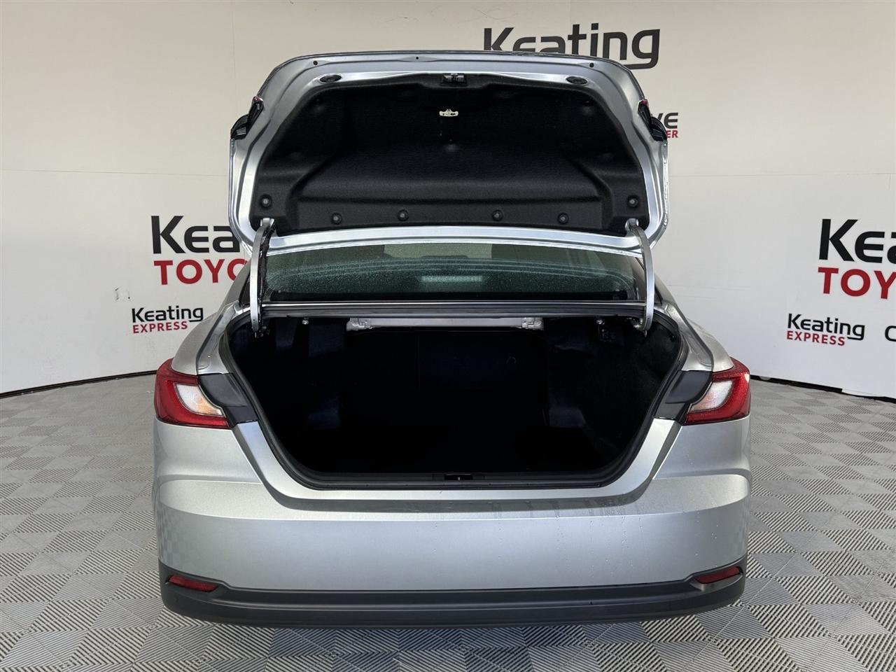 Toyota Camry Hybrid XLE 2025