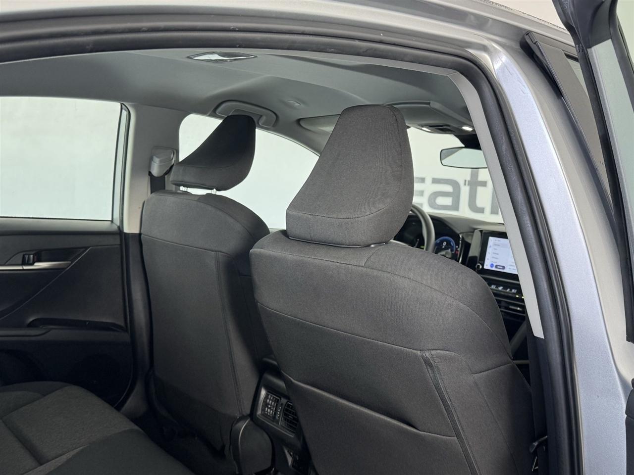 Toyota Camry Hybrid XLE 2025
