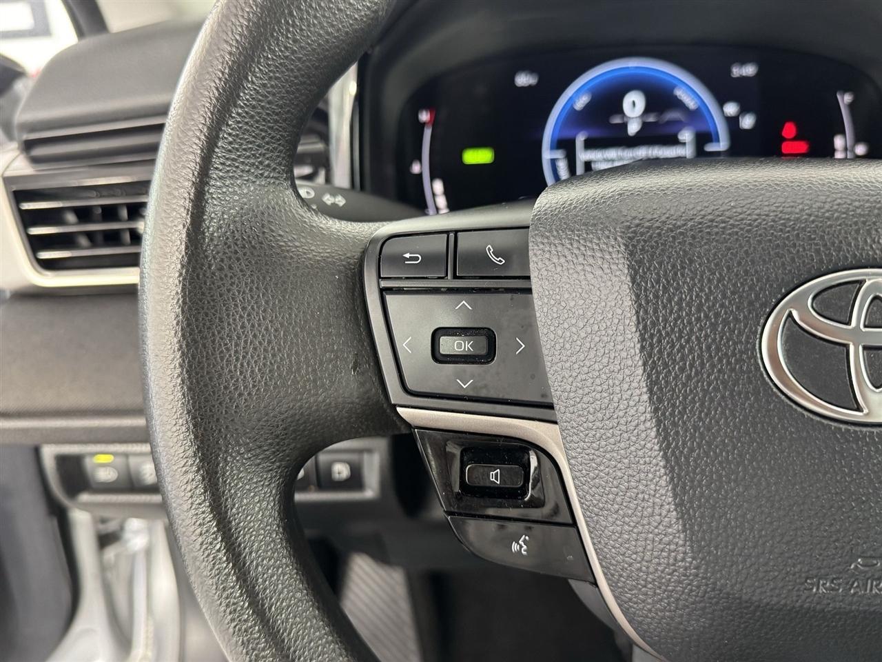 Toyota Camry Hybrid XLE 2025