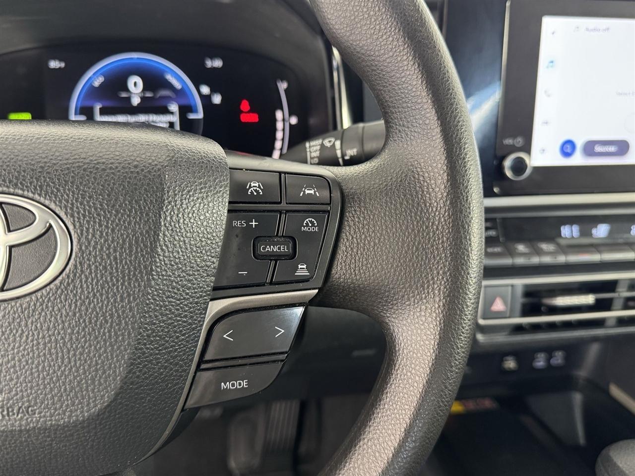 Toyota Camry Hybrid XLE 2025