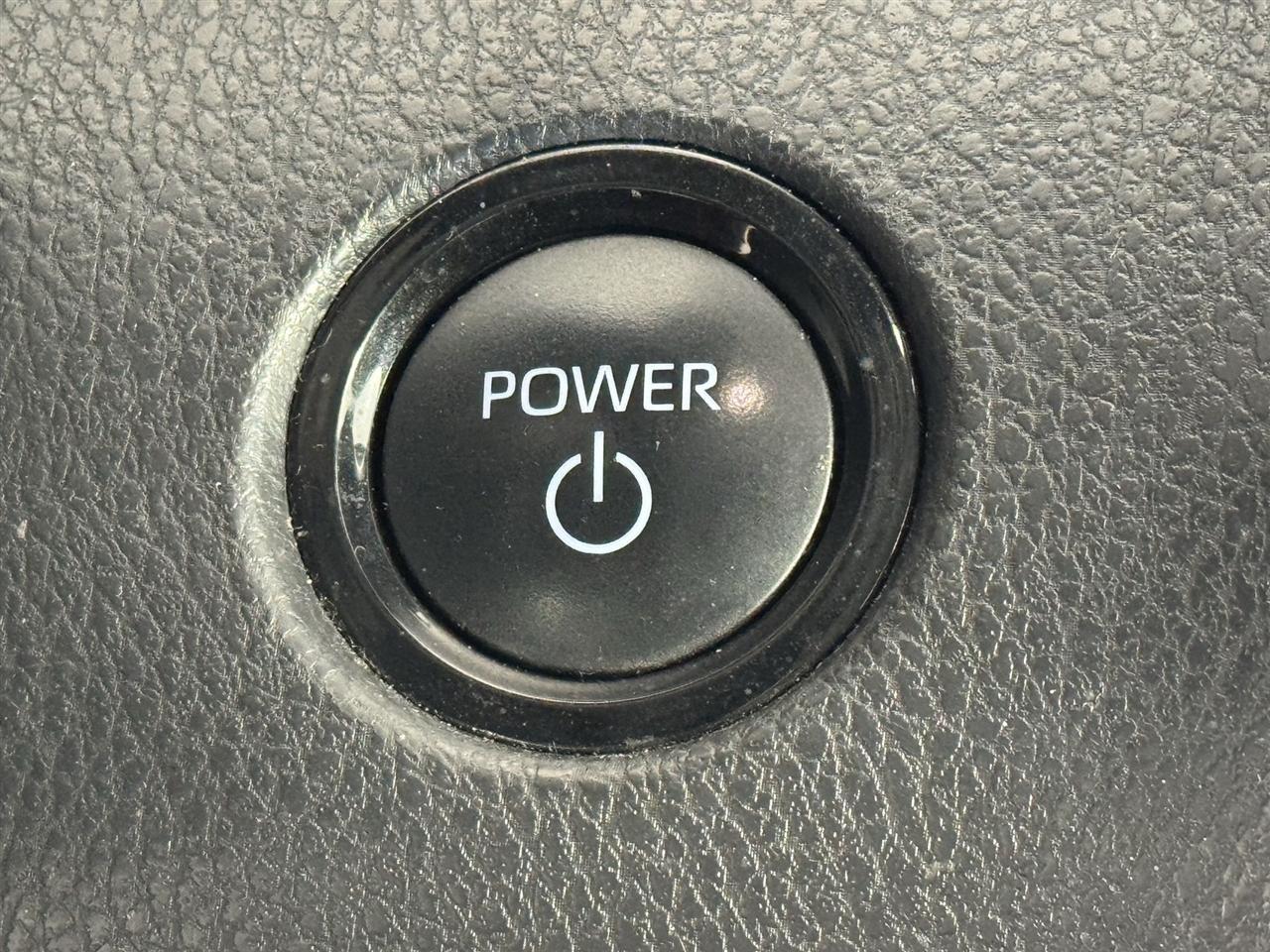Toyota Camry Hybrid XLE 2025