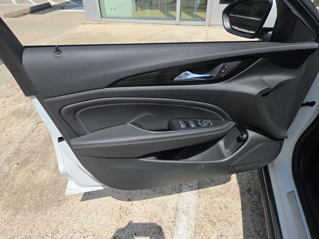 Buick Regal TourX Essence 2019