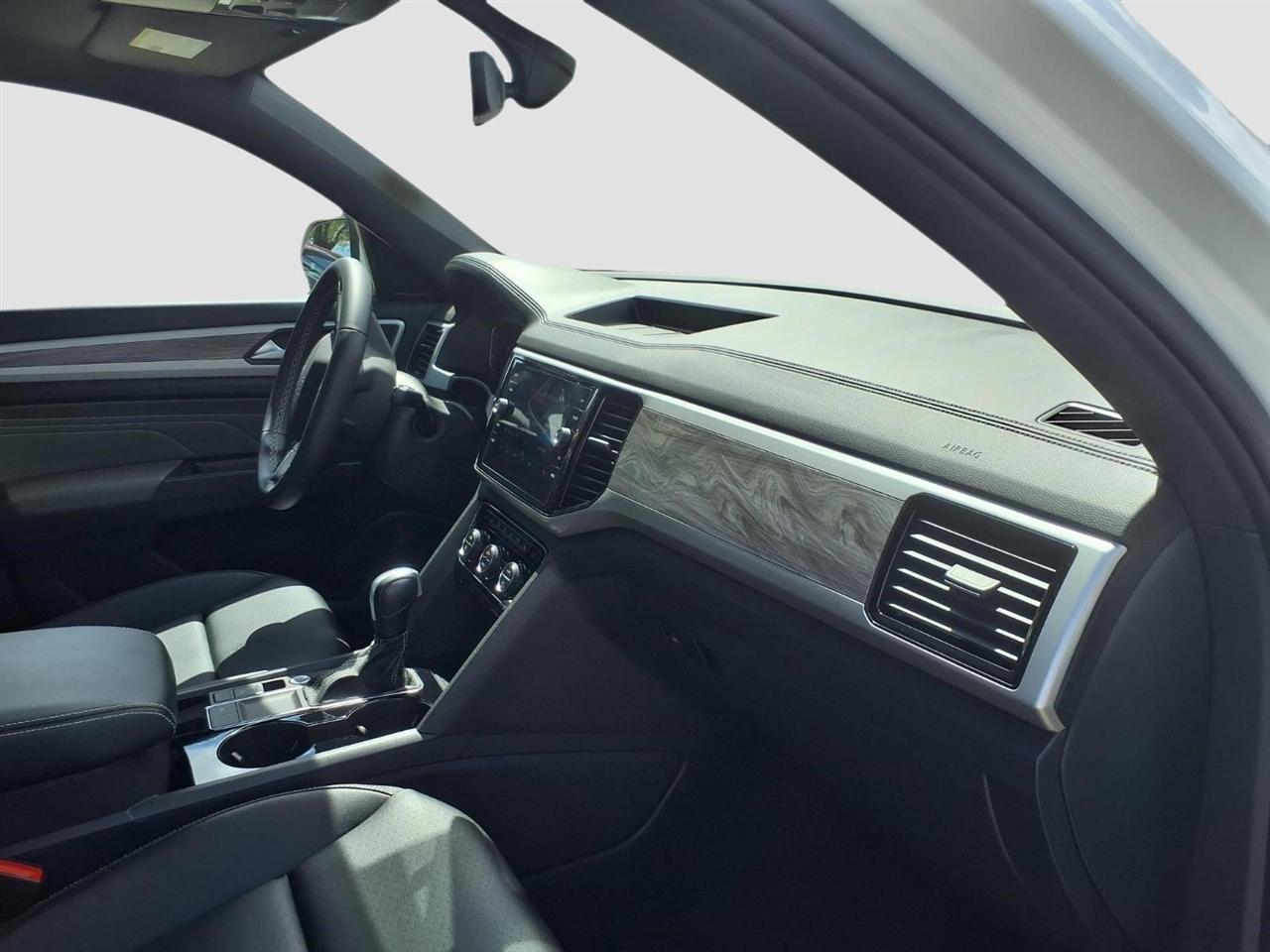 Volkswagen Atlas Cross Sport V6 SE w/Technology 2023