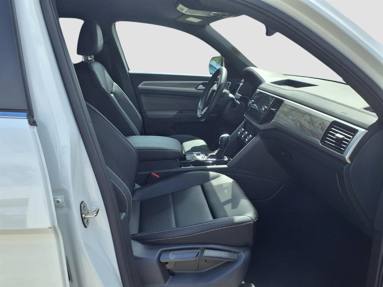 Volkswagen Atlas Cross Sport V6 SE w/Technology 2023