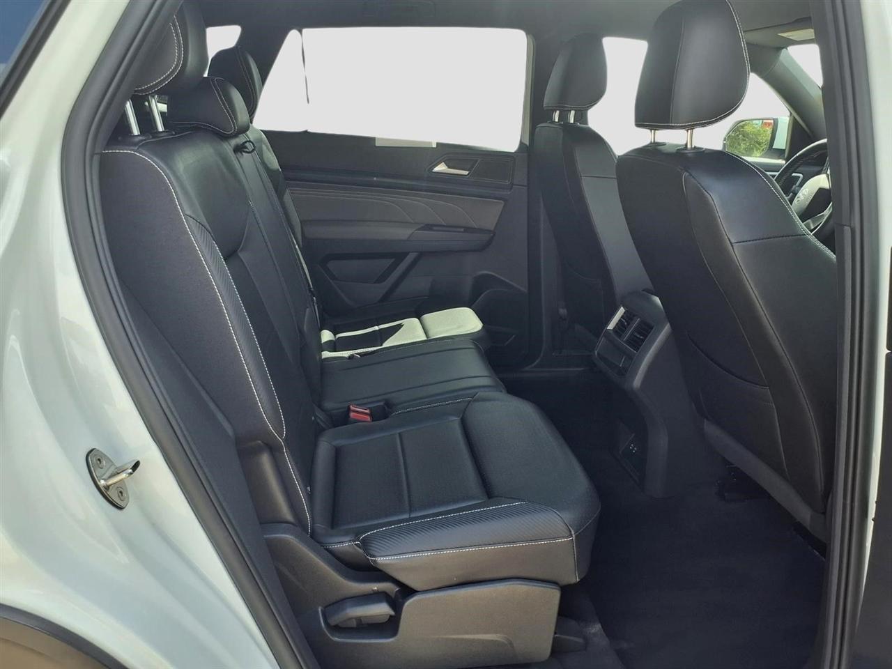 Volkswagen Atlas Cross Sport V6 SE w/Technology 2023