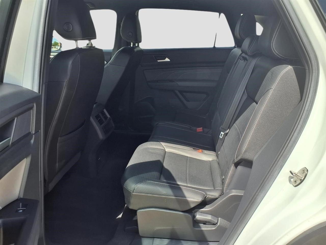 Volkswagen Atlas Cross Sport V6 SE w/Technology 2023