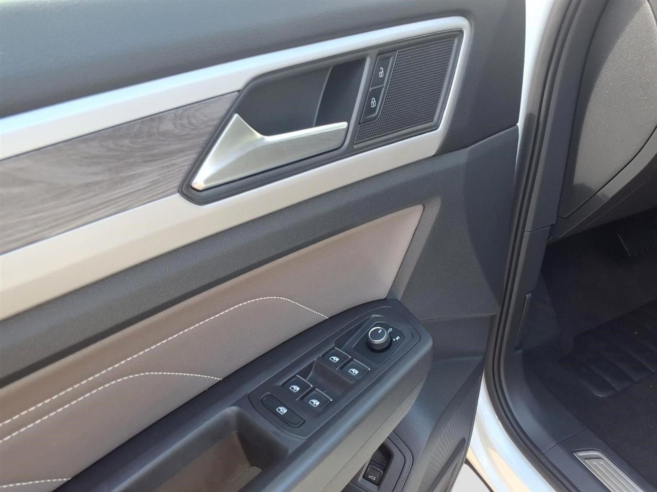 Volkswagen Atlas Cross Sport V6 SE w/Technology 2023