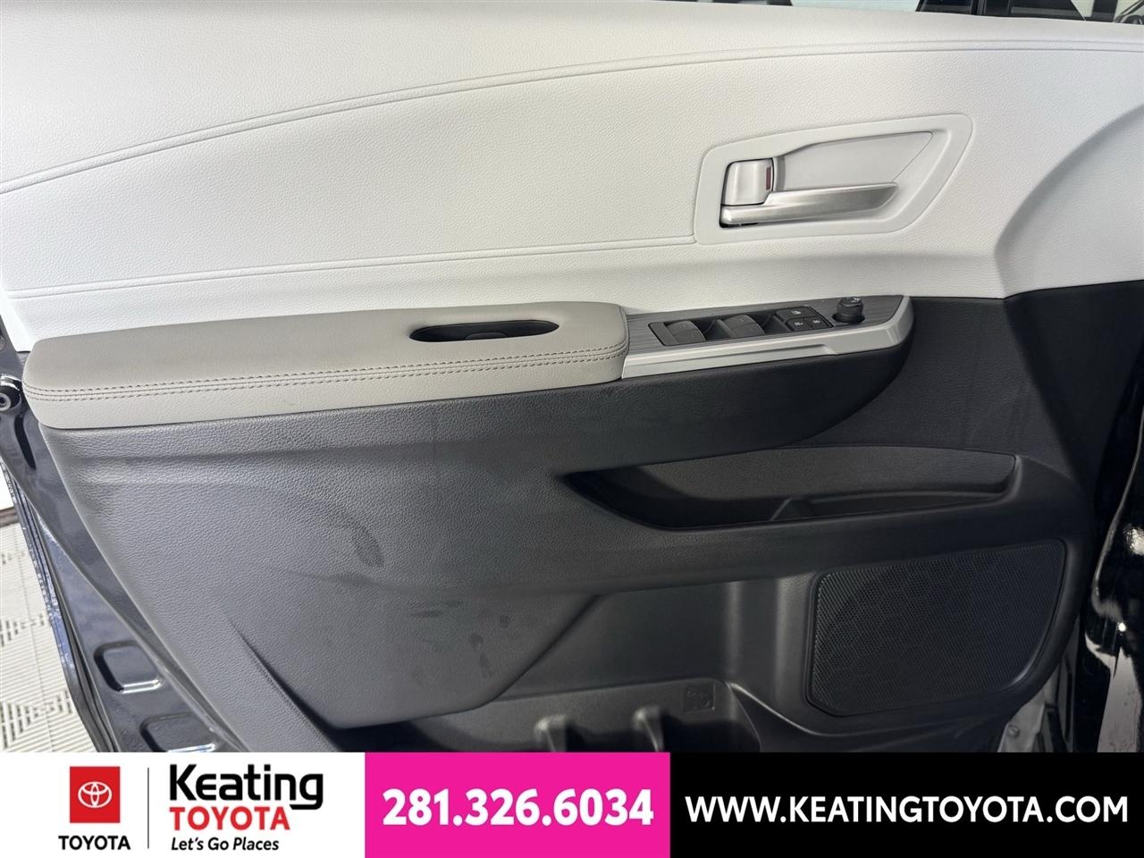 Toyota Sienna XLE 7-Passenger 2026