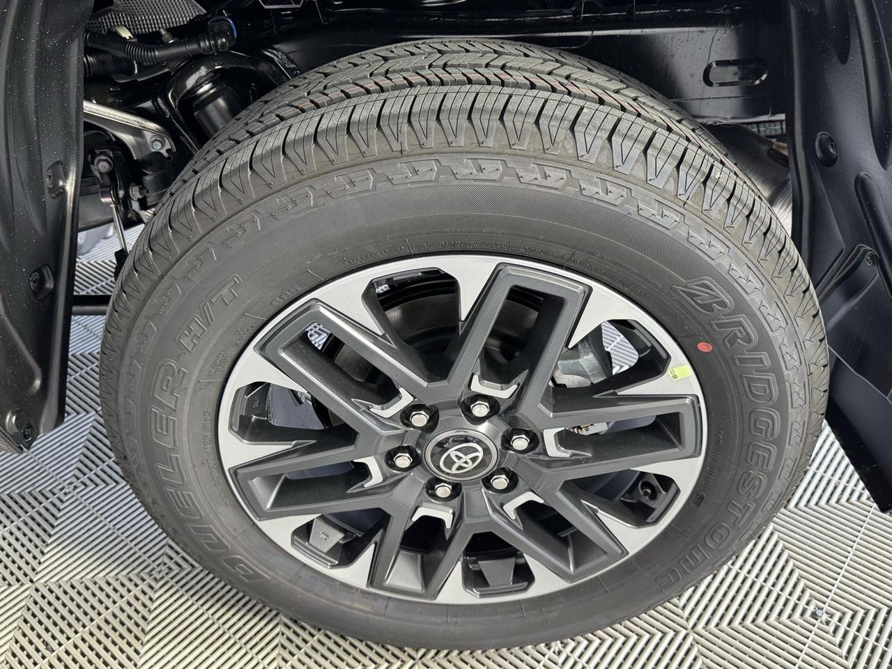 Toyota Tundra Limited CrewMax 4WD 2026