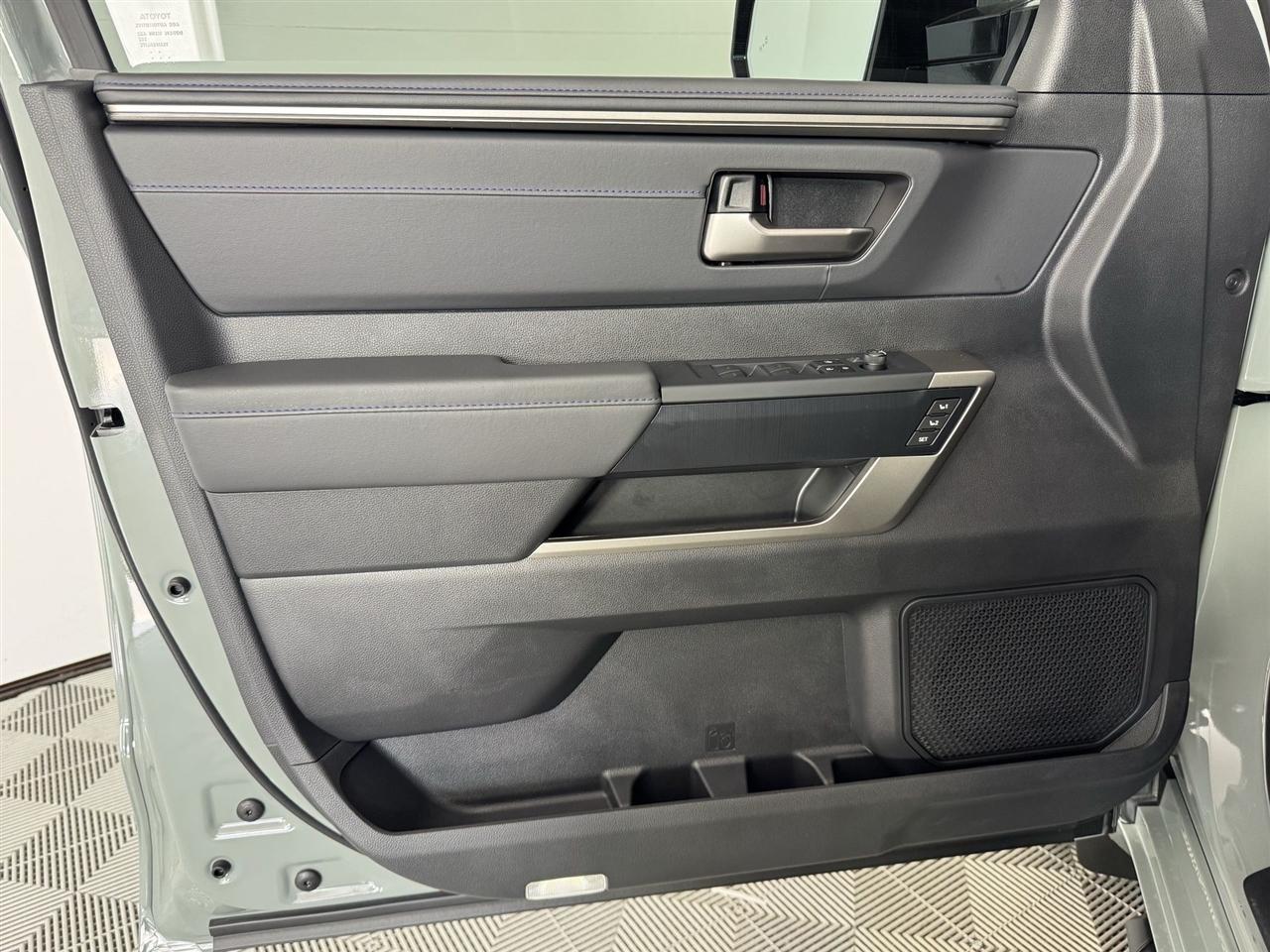 Toyota Tundra Limited CrewMax 4WD Hybrid 2026