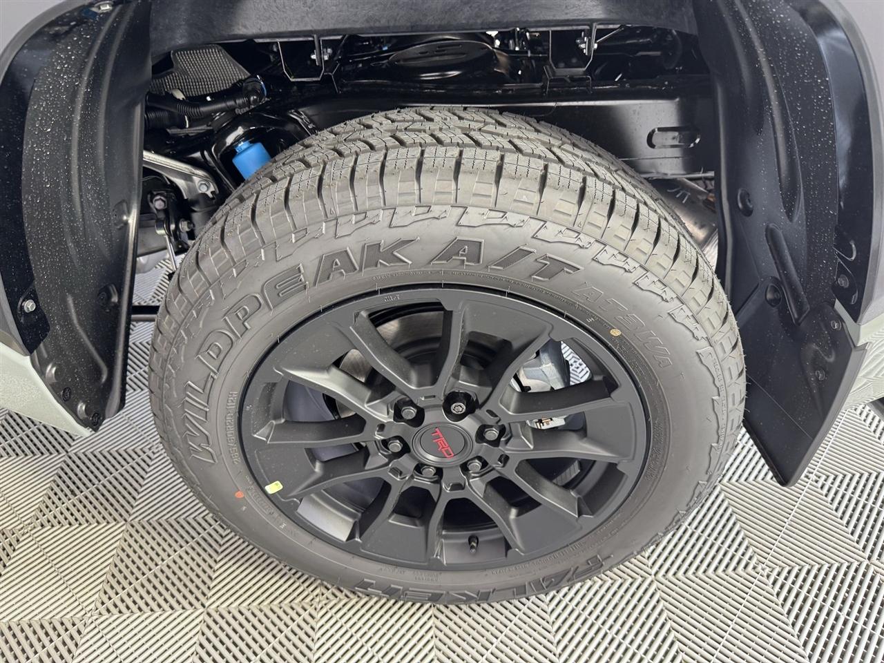 Toyota Tundra Limited CrewMax 4WD Hybrid 2026