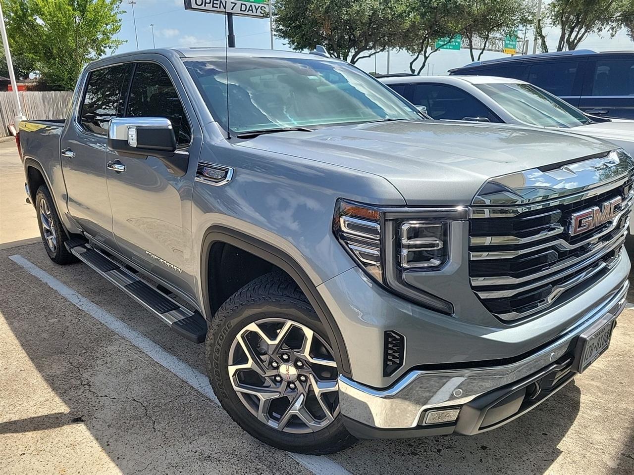 GMC Sierra 1500 SLT Crew Cab 4WD 2026
