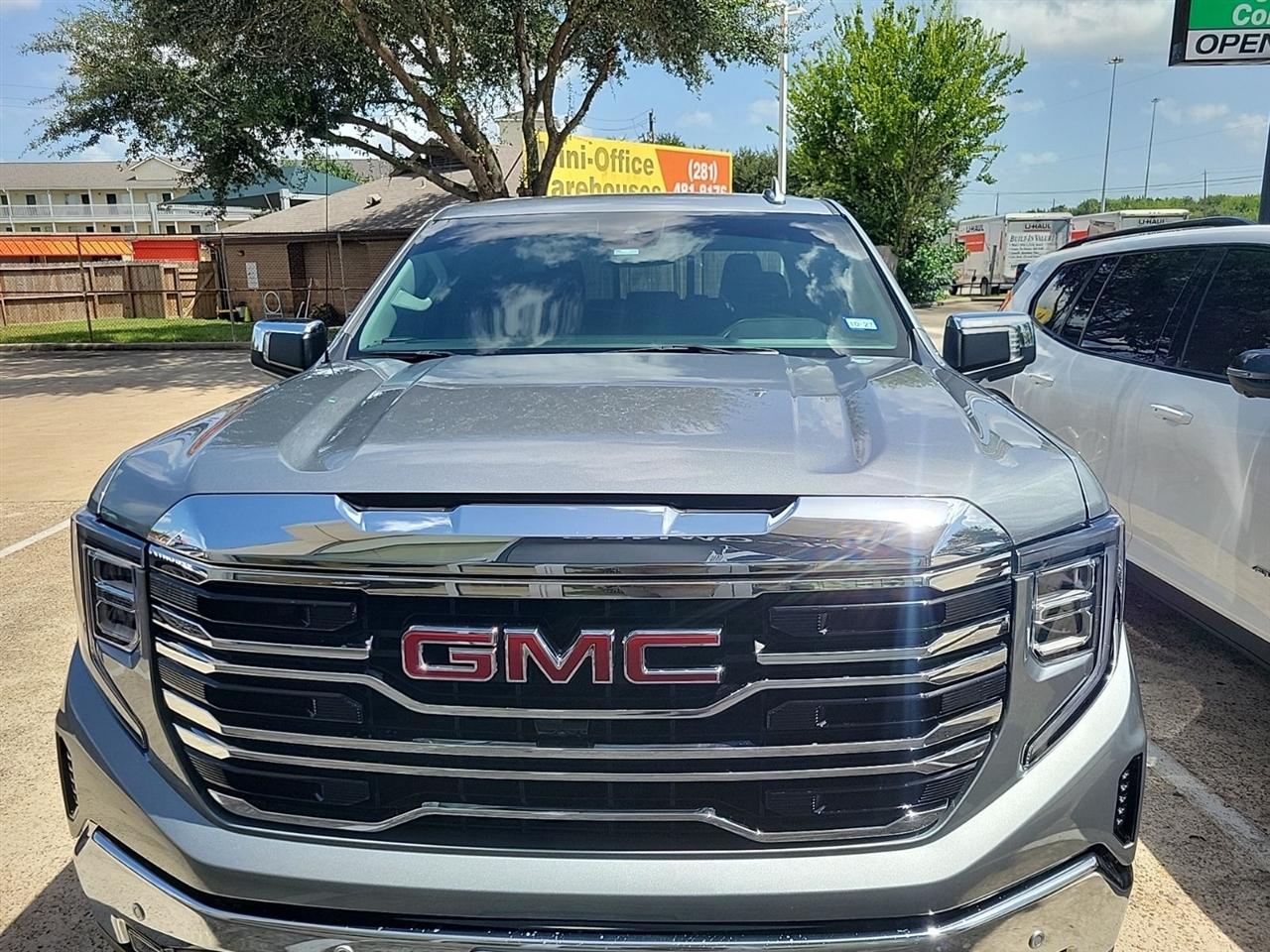 GMC Sierra 1500 SLT Crew Cab 4WD 2026