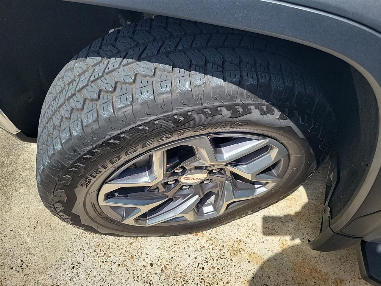 GMC Sierra 1500 SLT Crew Cab 4WD 2026