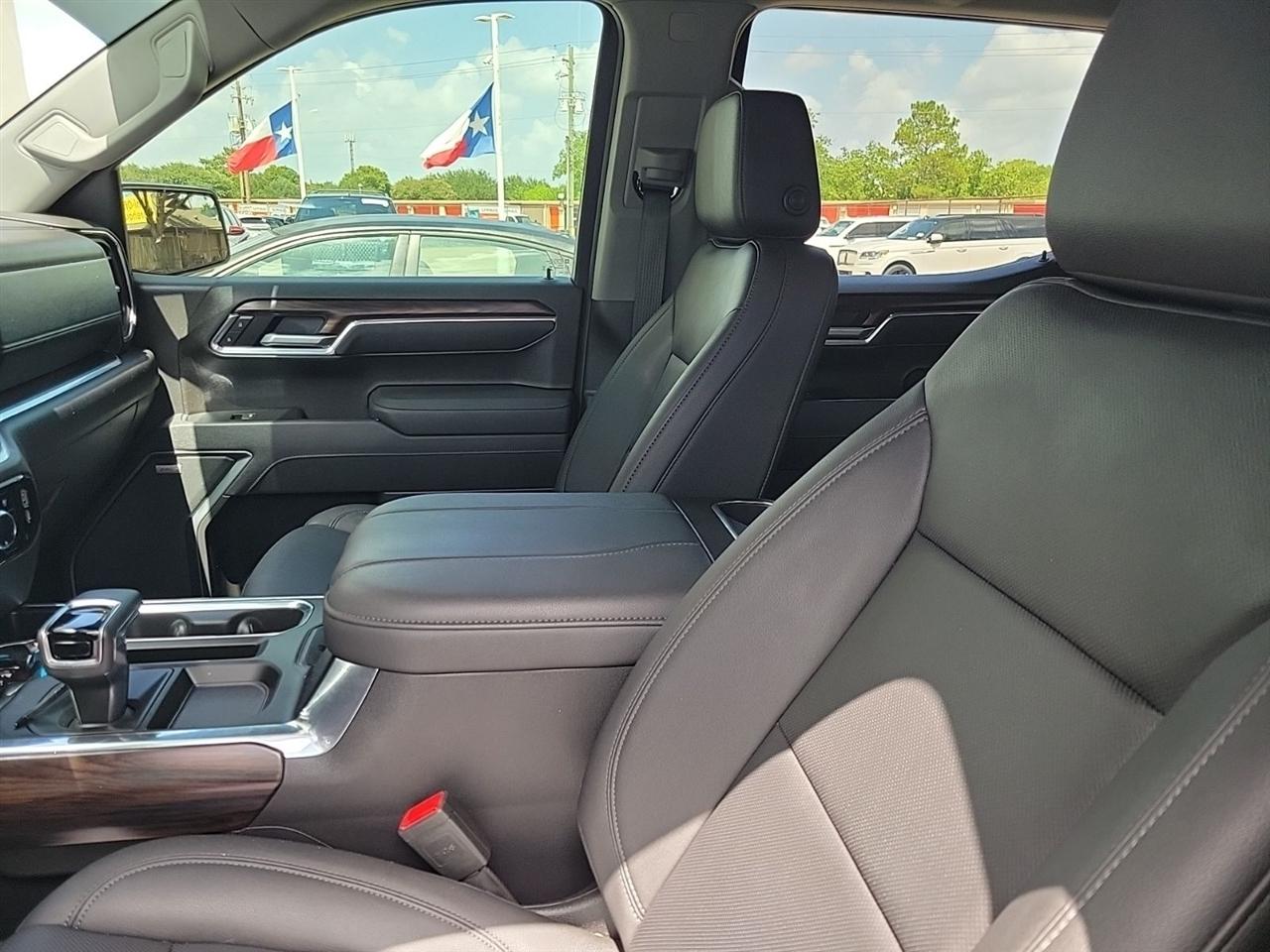 GMC Sierra 1500 SLT Crew Cab 4WD 2026