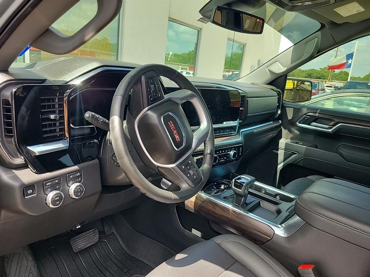 GMC Sierra 1500 SLT Crew Cab 4WD 2026