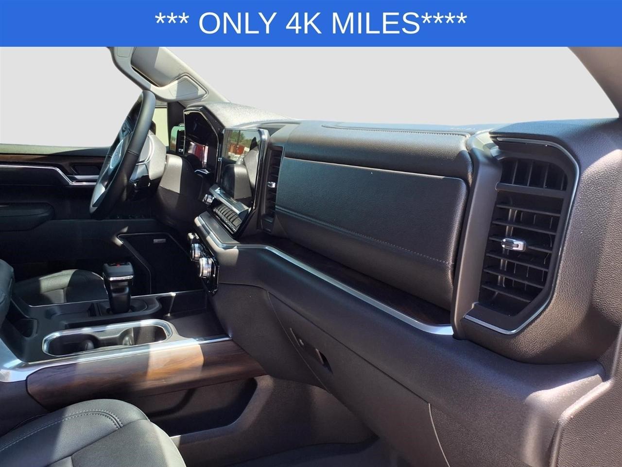 GMC Sierra 1500 SLT Crew Cab 4WD 2026