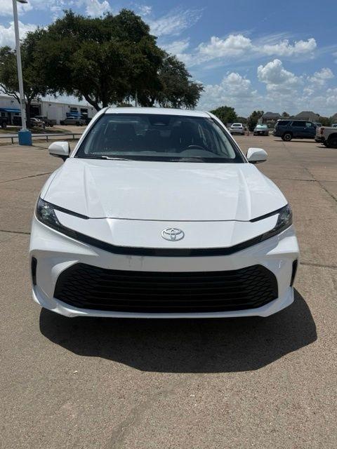 Toyota Camry Hybrid XLE 2025