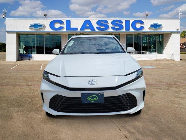 Toyota Camry Hybrid XLE 2025