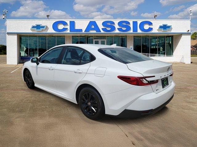 Toyota Camry Hybrid XLE 2025