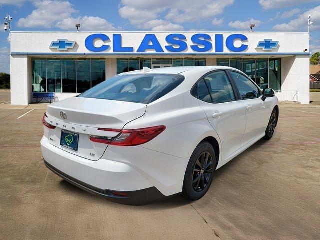 Toyota Camry Hybrid XLE 2025