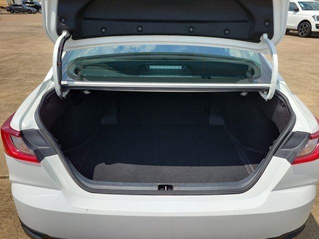 Toyota Camry Hybrid XLE 2025