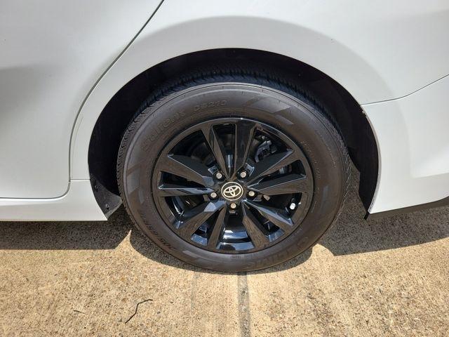 Toyota Camry Hybrid XLE 2025