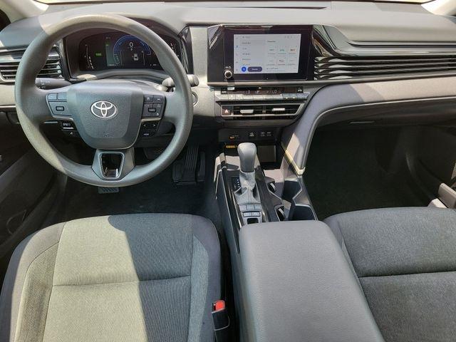 Toyota Camry Hybrid XLE 2025