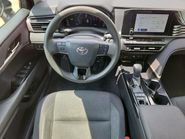 Toyota Camry Hybrid XLE 2025