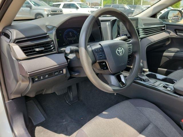 Toyota Camry Hybrid XLE 2025