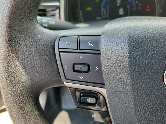 Toyota Camry Hybrid XLE 2025