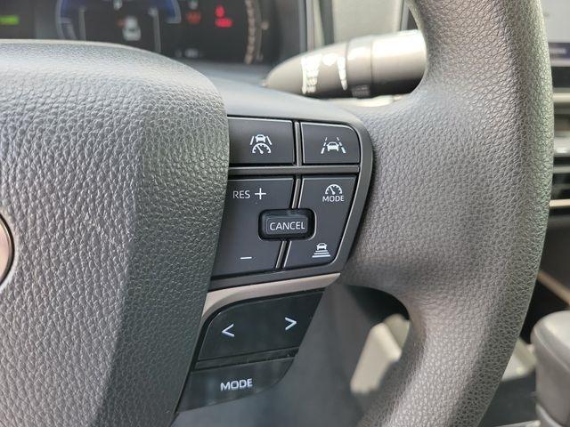 Toyota Camry Hybrid XLE 2025