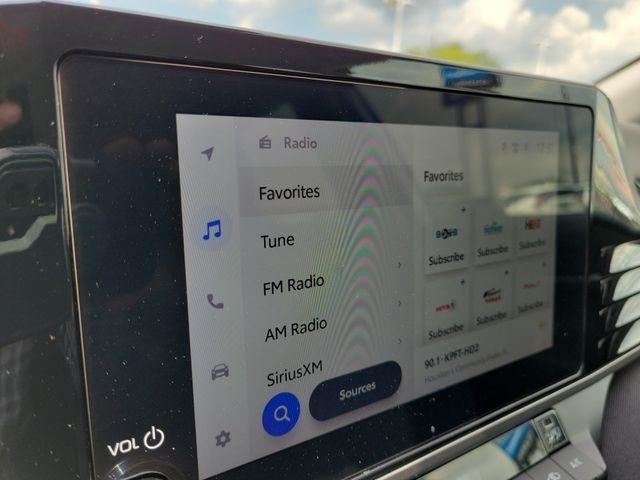 Toyota Camry Hybrid XLE 2025