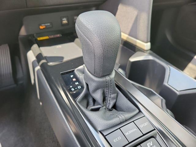 Toyota Camry Hybrid XLE 2025