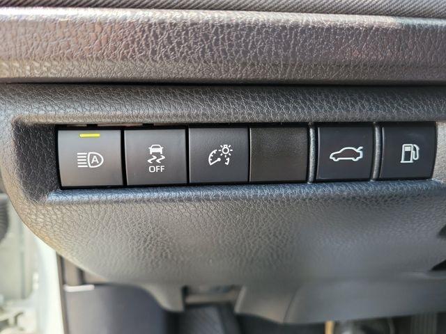 Toyota Camry Hybrid XLE 2025
