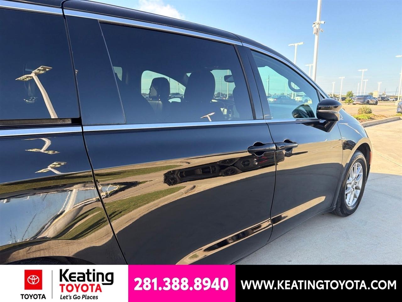 Chrysler Pacifica Select 2025