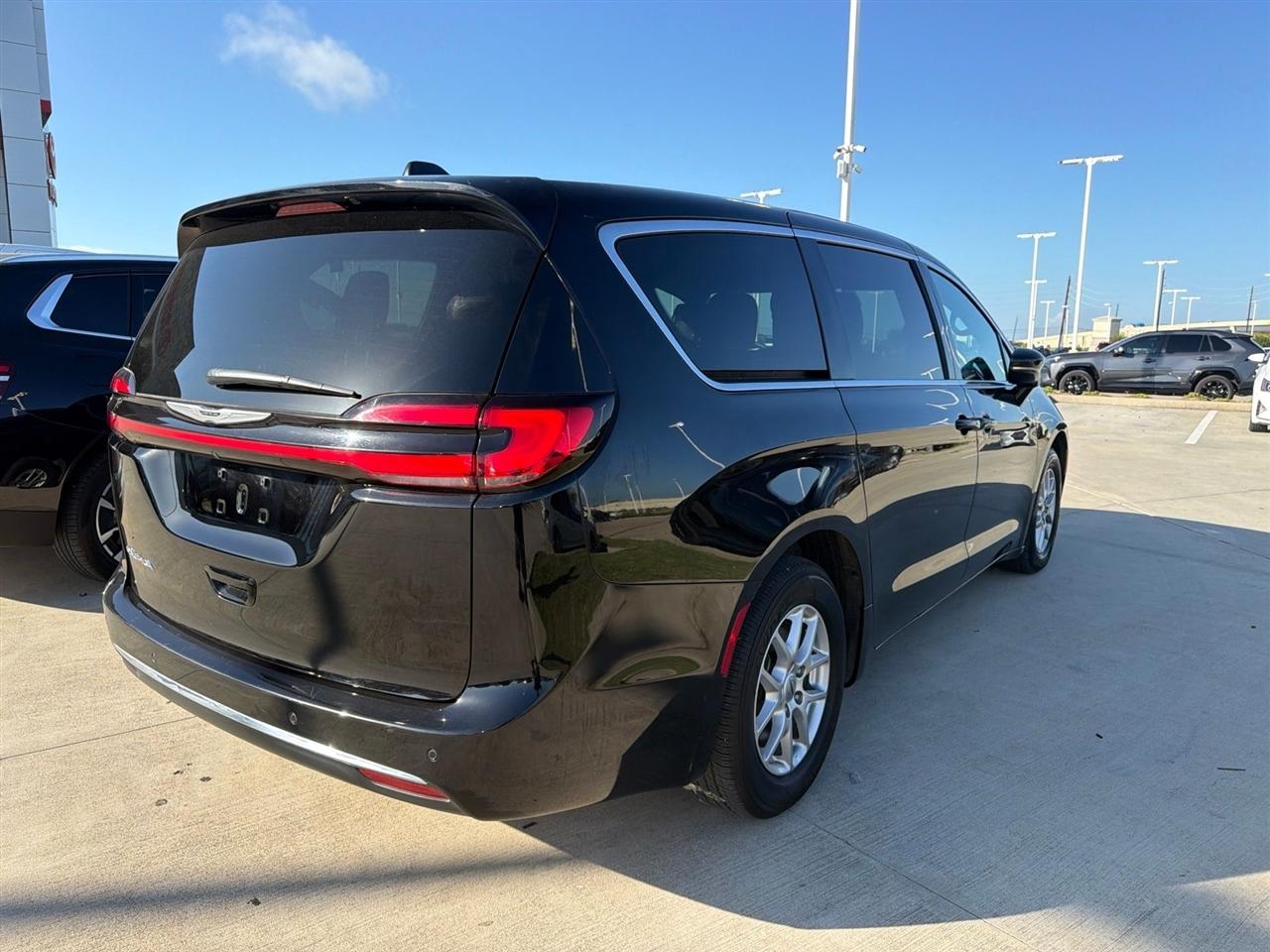 Chrysler Pacifica Select 2025
