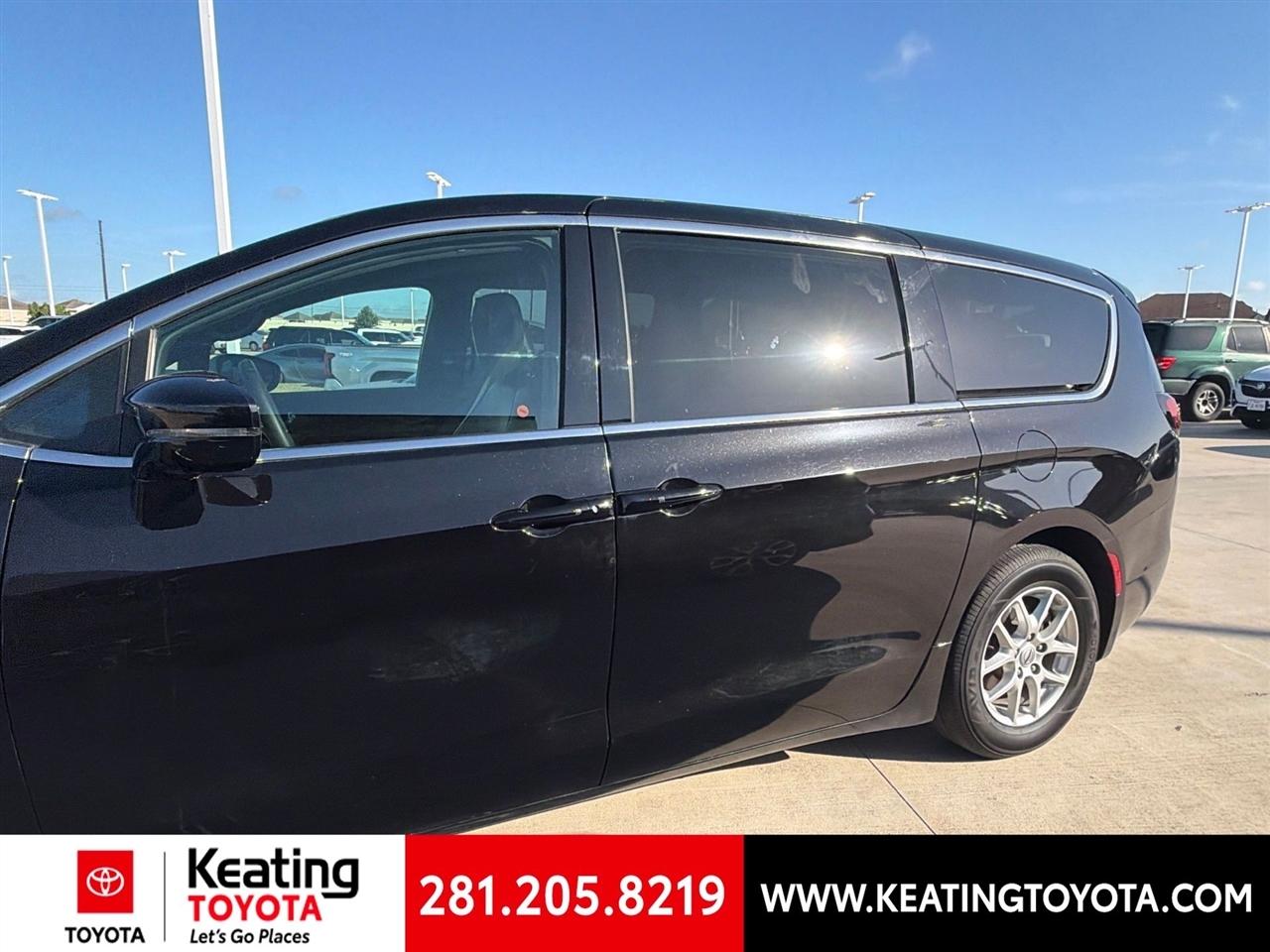 Chrysler Pacifica Select 2025