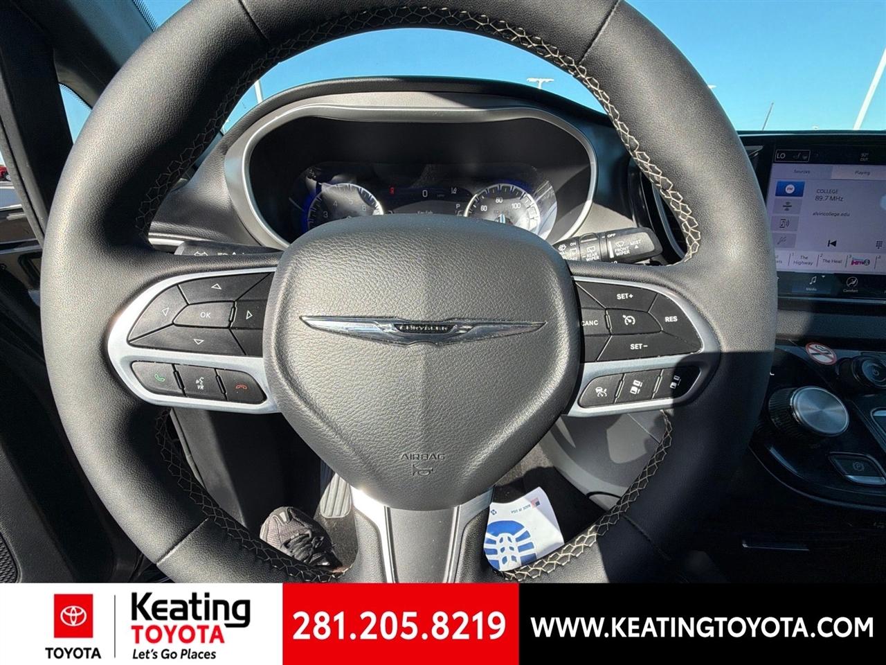 Chrysler Pacifica Select 2025