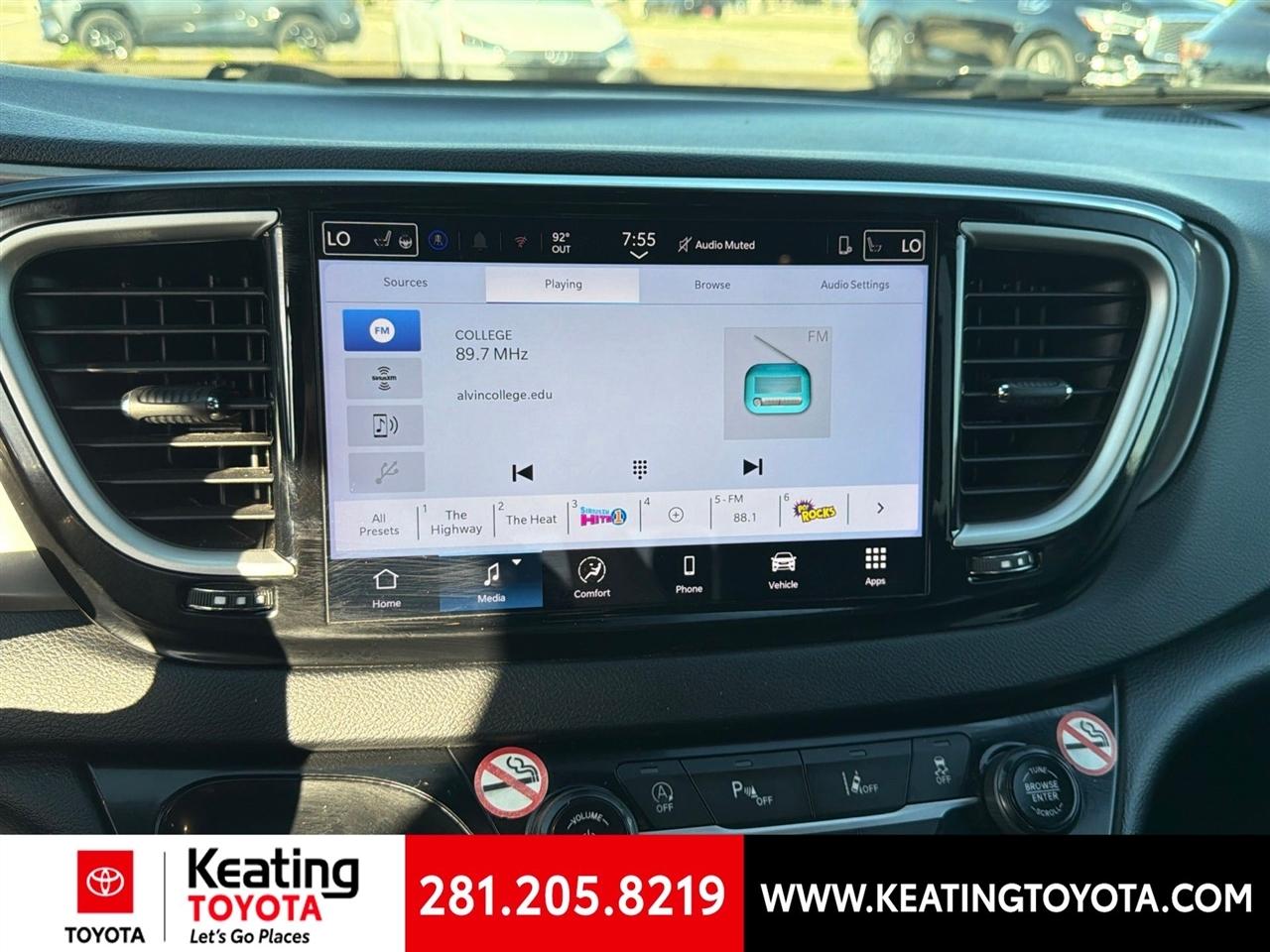 Chrysler Pacifica Select 2025