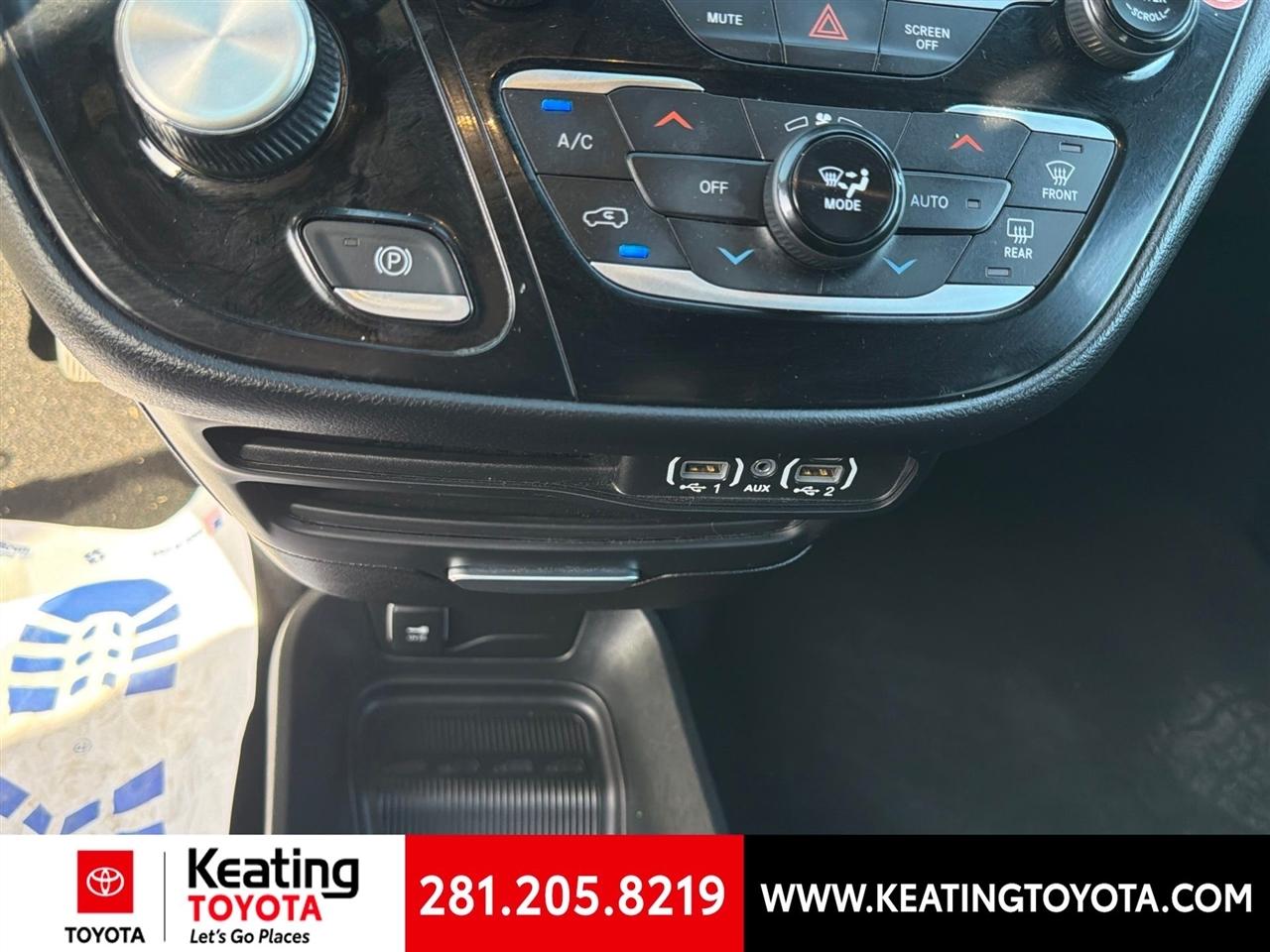 Chrysler Pacifica Select 2025