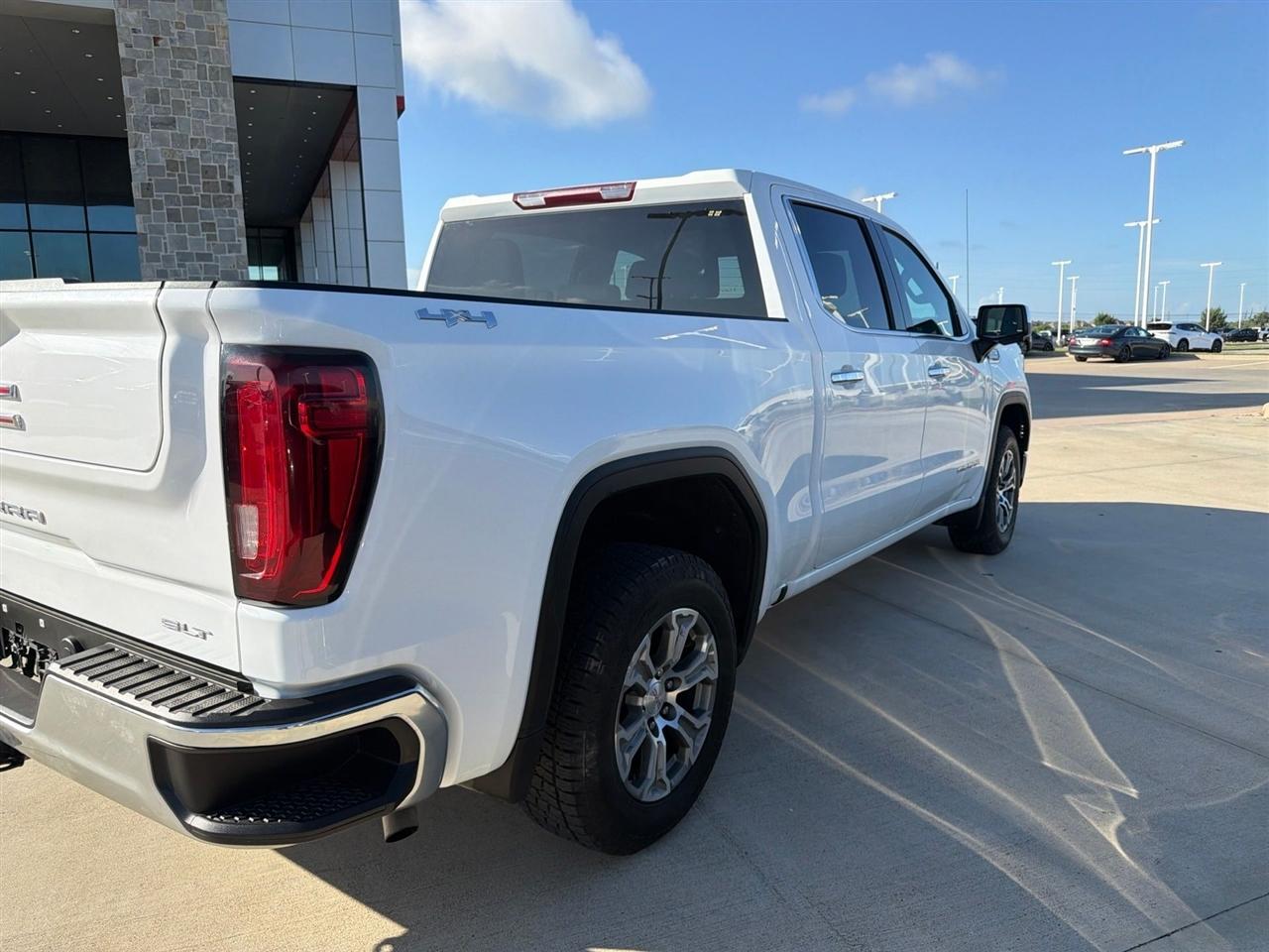 GMC Sierra 1500 SLT Crew Cab 4WD 2025