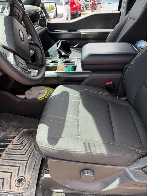 Ford F-150 STX SuperCrew 4WD 2025