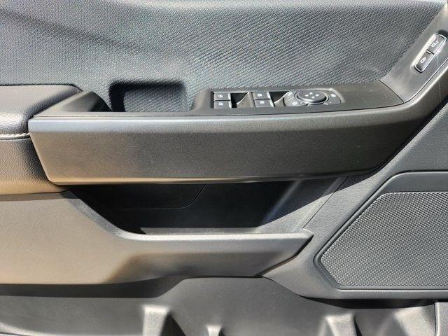 Ford F-150 STX SuperCrew 4WD 2025