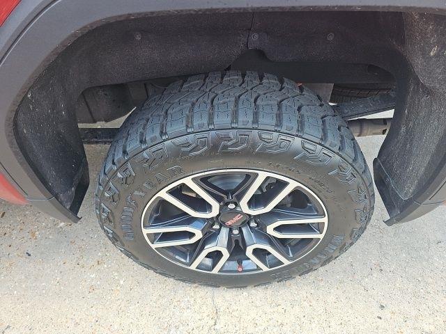 GMC Sierra 1500 AT4 Crew Cab 4WD 2025