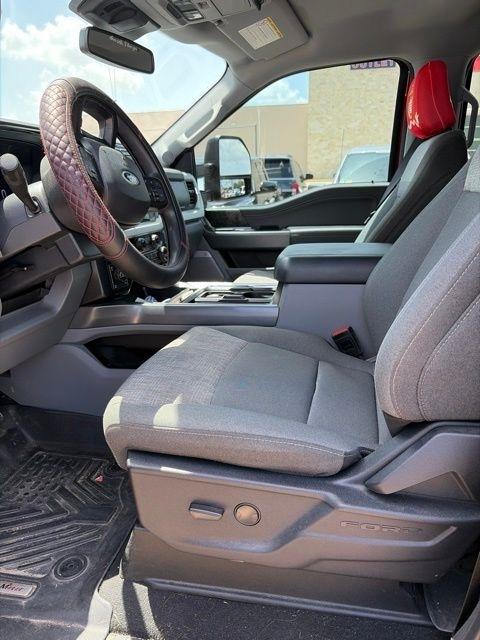 Ford F-250 SD XLT Crew Cab 4WD 2024