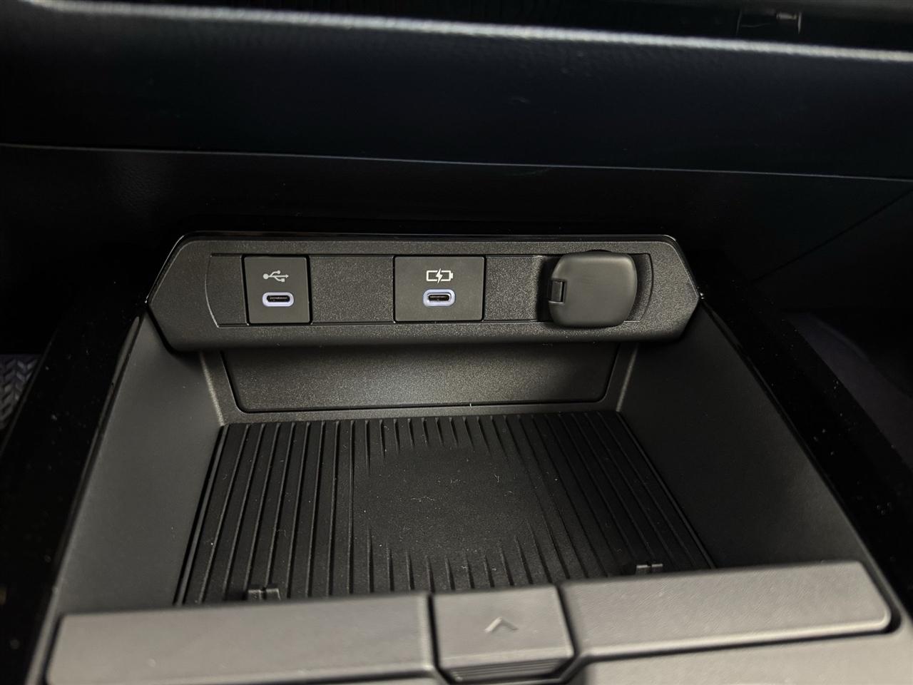 Toyota Prius Plug-In Hybrid XSE Premium 2027