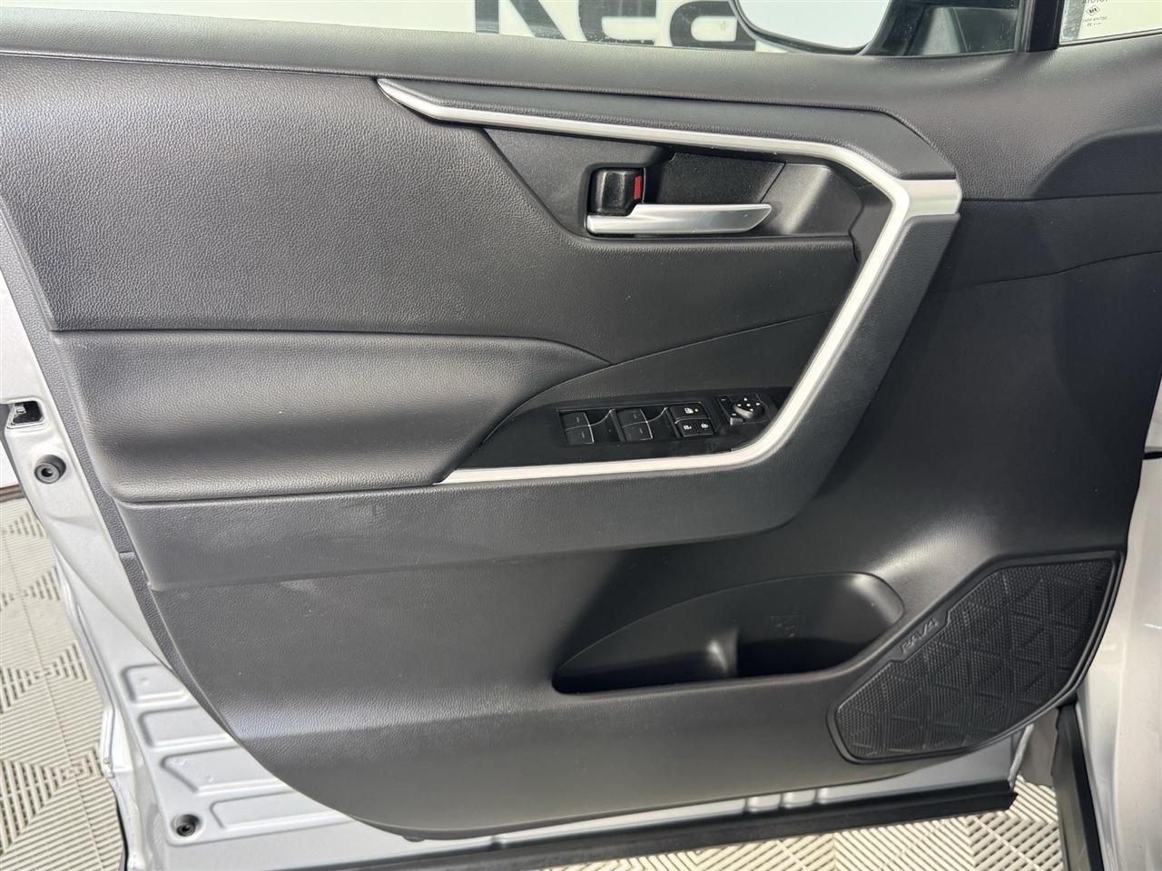 Toyota RAV4 XLE AWD 2025