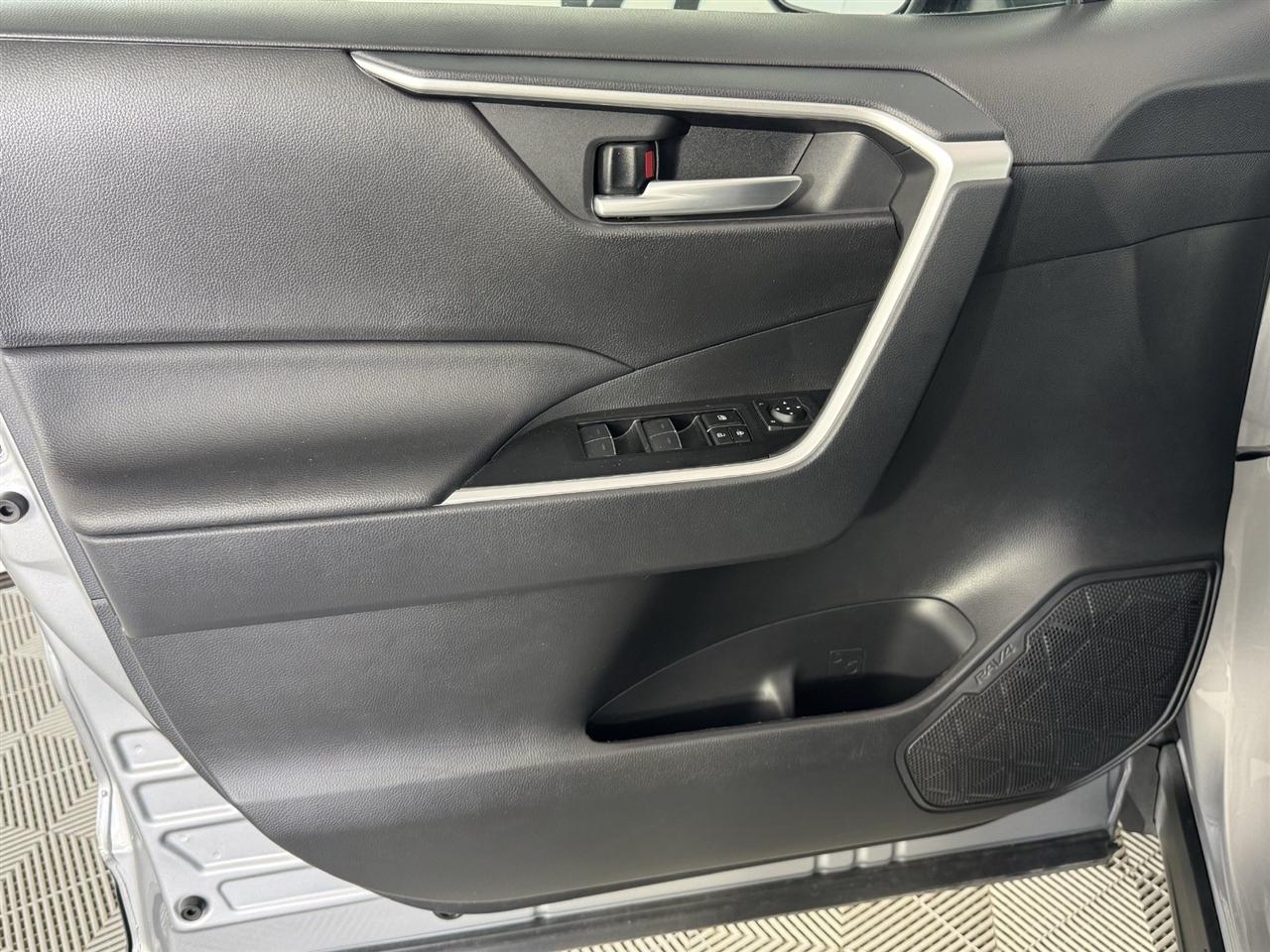 Toyota RAV4 XLE AWD 2025